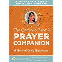 The Catholic Mom's Prayer Companion: A Book of Daily Reflections Lisa M. Hendey (Paperback)