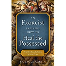 An Exorcist Explains How to Heal the Possessed: And Help Souls Suffering Spiritual Crises Fr. Paolo Carlin (Paperback)